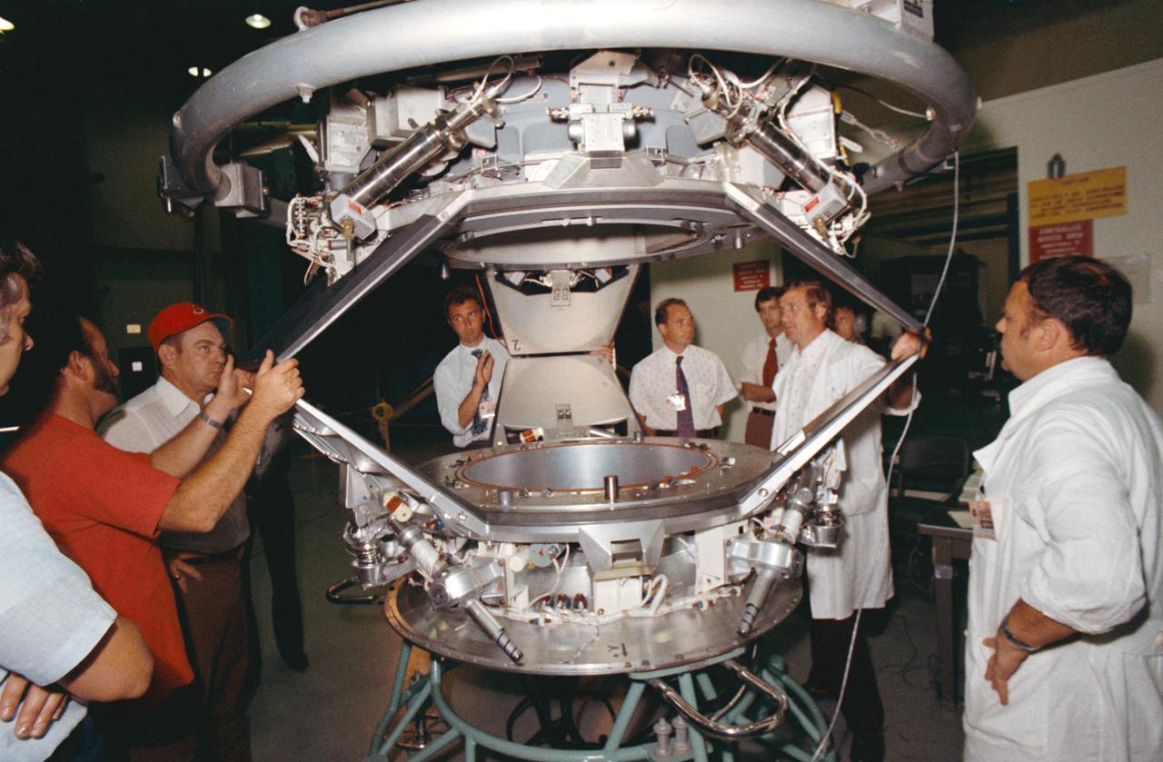 APAS-75 official NASA archive view